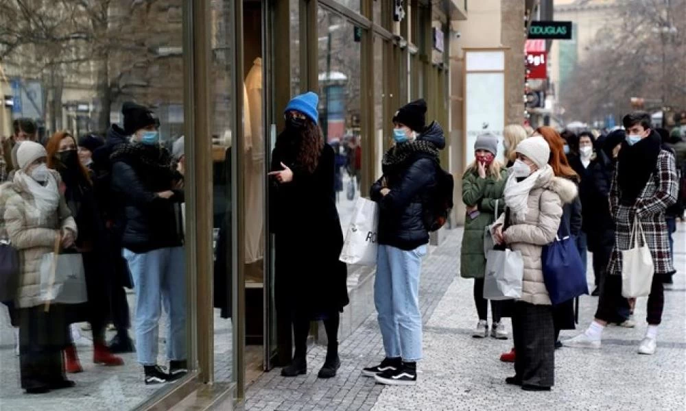 Reuters: Η διαχείριση της πανδημίας μείωσε την εμπιστοσύνη των πολιτών στις κυβερνήσεις -«Μας παραπλανούν»